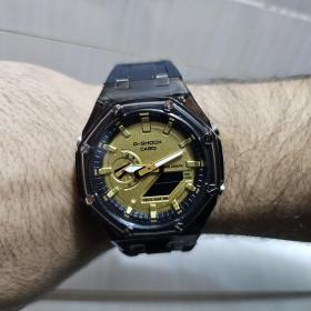 Montre Casio G-Shock bracelet silicone Noir fond doré